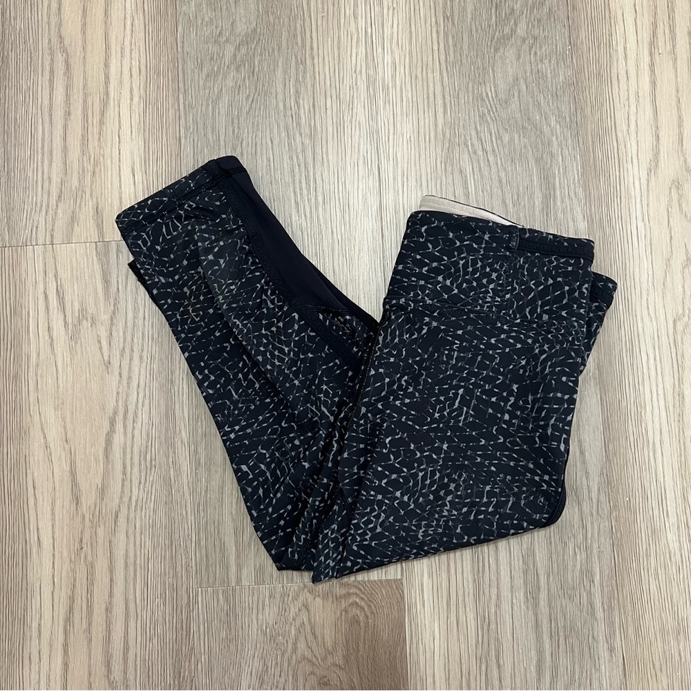 Lululemon Real Quick Crop Leggings in Samba Snake Battleship ‼️zipper flaw